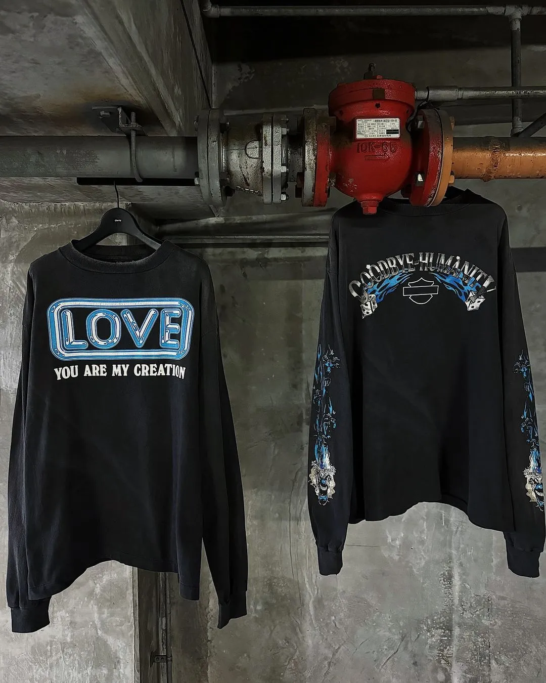 SAINT Mxxxxxx LS TEE/LOVE/BLK LOVE Love Thousand Paper Cranes distressed long sleeves with holes, washed black S-XL, look for cylindrical fabrics without side seams, don’t buy open ones anymore, boring Assute ready-made garments dyed, the whole piece is spray-painted and faded, the collar and cuffs are frayed, many places are worn, the original printing is restored/accessories are complete, with little angel anti-counterfeiting label